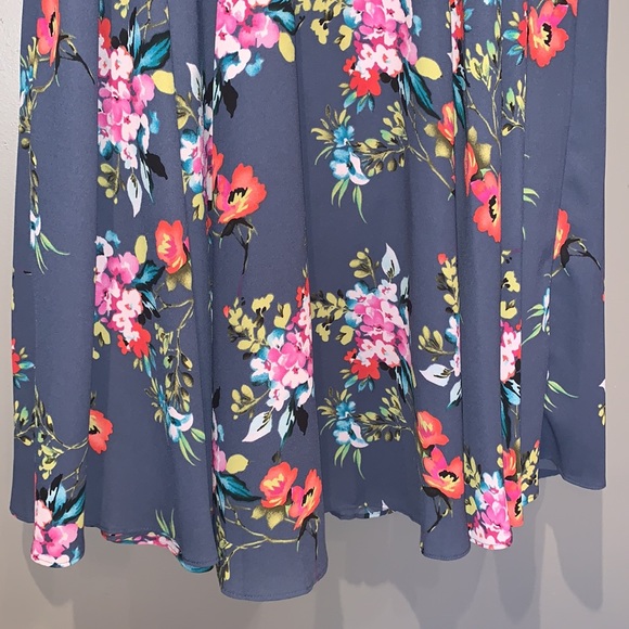 3/$20 🤩 Express Floral Skirt 💙🌸 - Picture 2 of 6